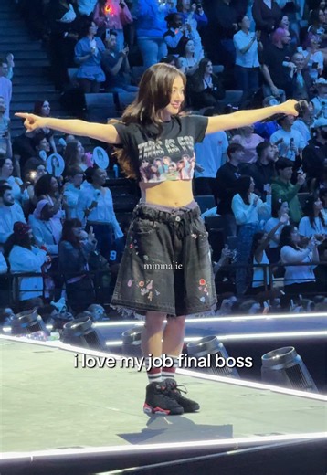 she’s the happiest on stage and that’s all that matters @TWICE #jihyo #twice #parkjihyo #twiceinparis #fyp