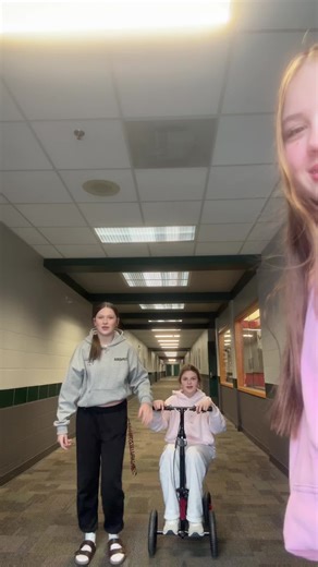 zoey (@kcmo.zoeyy)’s videos with Sneaky Link Chicago - Hxllywood & G Herbo & Queen Key