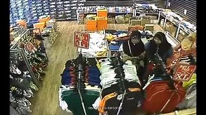 40K views · 557 reactions | Percayakah anda geng penyamun tanpa senjata makcik kangkang? Modus operandi mereka cuma kepit + kemut sahaja. .yang muda, yang tua yang mengandung pun turut beroperasi. .huh..parokk | Bangang Forever | Facebook