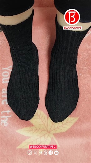 Turn the sleeves of an old sweater into socks The method is so simple