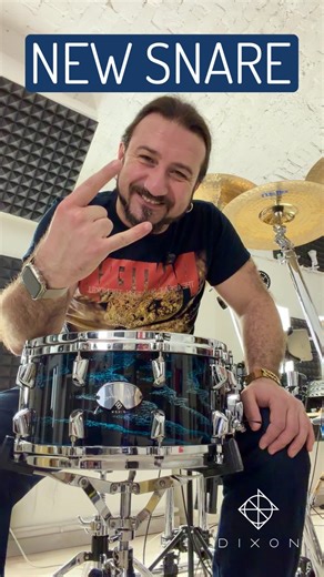 G E E A N Z A L O N E on Instagram: "Super excited to welcome this beauty to my setup 🥁 My new @dixondrums snare is here! 6.5” x 14” North American Maple, 7-ply shell, Die-Cast Hoops, finished in Mystic River (MRB). Powerful, loud and super-stunning to look at. www.playdixon.com #geeanzalone #dragonforce #dixondrums #drummer #drums"