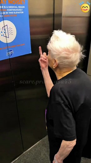Elevator prank 😂 #prankster #scareprank #scarecam #scared #scarytiktoks #for #foryou #funny #funnyvideos #funnytiktok #funnymemes #hahaha #pranks #prank