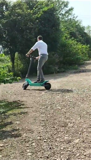 The scooter is good at climbing the 30° deep slope.TK5 has strong power with dual motor 2000W.