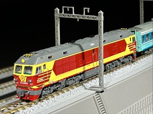 【铁道模型】DF4D“花老虎”N比例火车模型DF4D“花老虎”牵引双层客列快速通过～