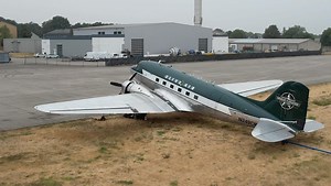 Morlock Motors on Instagram: "Live aus Mendig, ready for take off - auf zu neuen Abenteuern 😎👍🏻 Freut euch auf die 10. Staffel #SteelBuddies ab Dienstag 20.09. 20:15Uhr auf @dmax_tv. Es wird episch! #Luftaufnahmen by www.high-angle.de #TV #Katastrophe #Dji #dc3 #plane #oldtimer #warbird"