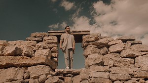 Grazie a Spotify alcuni fan di Marco hanno vissuto l’esperienza del #FuoriAtlanticoTour al Teatro di Andromeda in Sicilia. Continua ad ascoltare Marco su Spotify: https://spoti.fi/2xqeJvu Staff | Marco Mengoni