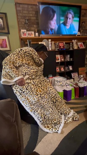 16 reactions · 10 comments | Day 6 of 28 days of Bae  I said it was a zonk she disagreed 藍殺 | Dolores Mumford | Facebook