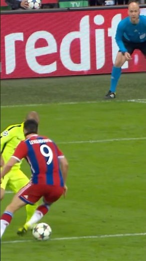 The footwork from Lewy 🥶