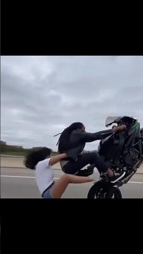 AKSI WHEELIE BARENG CEWE CANTIK PAKE MOGE DILUAR NEGRI