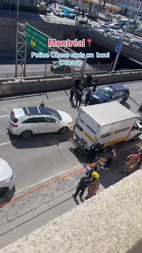 Police Chase Ends on Boul Décarie in Montreal Today