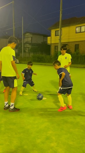 オネストフットボールスクール on Instagram: "水曜日スーパークラスU10 #感謝 #honest #誠実に #成長 #教育 #サッカーを通して人間を育てる #少年サッカー #徹底的に基礎練 #何事も基礎が大事 #諦めない才能を育てる #オネストフットボールスクール #honestfootballschool #できるまでやる #小学生 #幼児 #サカママ #サカパパ #体育館 #意識改革 #サッカー #フットサル #サッカースクール #八王子市 #八王子 #日野市 #日野 #あきる野 #多摩 #あったかホール"
