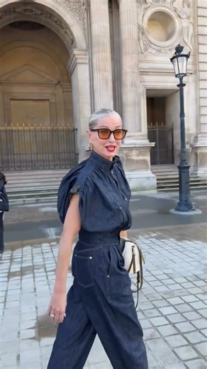 Lady Lanasa arrives for #louisvuitton's fall winter #ParisFashionWeek show