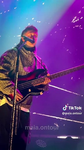 Twenty One Pilots Live Performance of Heathens
