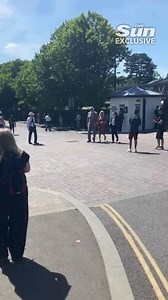 Stephen Fry looking classy as ever as he arrived at Wimbledon 🤩 | Sun Sport