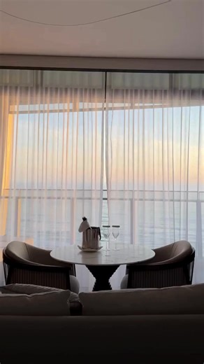 Discover Suite Indulgence Set On Gold Coast’s Most Celebrated Beachfront Address. Perched atop pristine sands and crystal blue waters, stay in a range of oceanfront suites and embrace the epitome of coastal living with your own private sanctuary. Escape into an elevated beachside retreat, where thoughtful design, bespoke amenities, and spacious living and entertainment spaces are framed by uninterrupted Pacific Ocean vistas. Your Suite Escape Awaits at The Langham, Gold Coast. | The Langham Gold