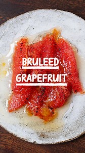 Got a major grapefruit gripe? We can help with that – this grapefruit brulee will have you on the bright side in no time. It’s a great go-to if you aren’t sure what to do with your grapefruit. Enjoy a sweet citrus-y hit or go for a savoury twist – check out the full recipe on our website and let us know what you think. #oddbox #oddisgood #grapefruit #lowwaste #vegetarian #easyrecipe #vegan #foodwaste | Oddbox