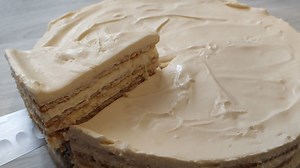 Nepečený salkový koláč so sušienkami (videorecept)