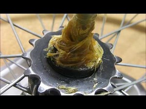 自転車の後輪ハブにグリスをぬってメンテナンスをした