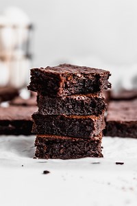 Brownies melcochudos con cacao en polvo