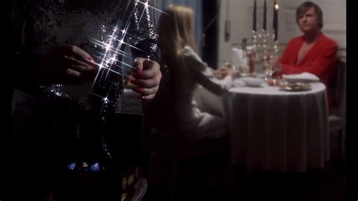 Les Lèvres rouges (1971) - Bande annonce