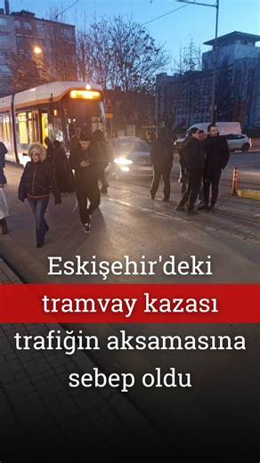 eskisehirnet on Instagram: "Eskişehir’de bir otomobilin tramvaya çarpışması sonucu gerçekleşen trafik kazası maddi hasarla atlatıldı. Kaza, dün akşam saatlerince İki Eylül Caddesi’nde meydana geldi. Edinilen bilgilere göre; 06 FEL 813 plakalı otomobil, kavşakta hareket halindeki tramvayla çarpıştı. Yaşanan çarpışma sonucunda otomobilde ve tramvayda maddi hasar oluşurken, bölgedeki trafik kilitlendi. İhbar üzerine olay yerine polis ekipleri sevk edildi. Kaza mahallinin ekiplerce fotoğraflanmasını