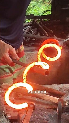 this is how the process of straightening a spiral spring #woodscraft #wooddesigner #wood
