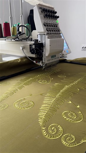 Дизайни для машинної вишивки Machine embroidery designs on Instagram: "Ваші ексклюзивні замовлення надихають на створення нового прекрасного текстилю для весняної колекції. А що з цією вишивкою ви б хотіли виготовити?"