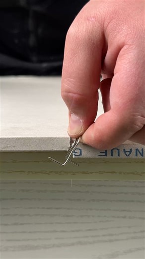 Entice Studio on Instagram: "Binder clip leveling hack #easy #binerclips #leveling #trick"