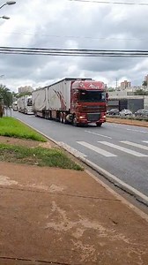 Comboio do Mirage Circus chegou em Ribeirão Preto O Mirage Circus chegou na manhã de hoje, dia 28, por volta das 10 h, com suas 800 toneladas de equipamentos e um impressionante comboio com mais de 1 quilômetro de caminhões e carretas, trazendo toda a estrutura do circo. 20 caminhões puxando cerca de 32 carretas. A estreia do Mirage Circus em Ribeirão Preto será no dia 5 de abril, na Rodovia Prefeito Antônio Duarte Nogueira - em frente ao Novo Shopping, mas a chegada de sua estrutura na cidade j
