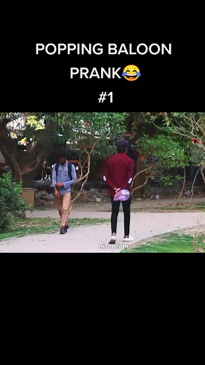 POPPING BALOON PRANK😂#funnypranks