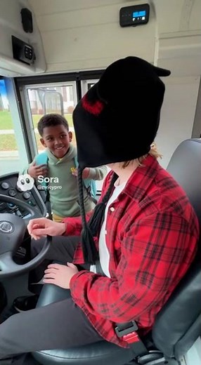 Jayden's bus is here