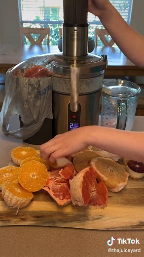 This citrus blast is everything 😍 #juicing #juicingtutorials #juicingrecipes #juicingforhealth #healthy #juicer #healthyliving #citrus #juicy