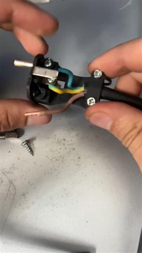 Replacing electrical plug poor contact strong heating плохой контакт на электрической вилке