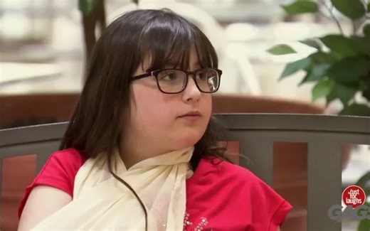 老太太给国外猛男降火的方式 |国外整蛊路人|轻松一笑|Just for Laughs Gags|