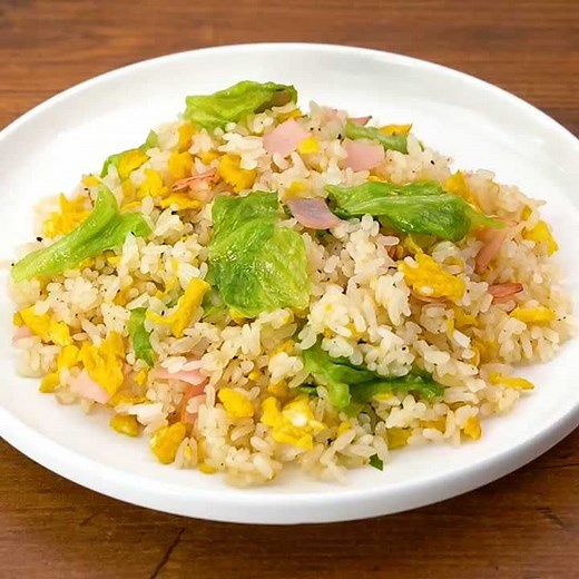 ささっと簡単に！シャキシャキ食感のレタスチャーハンのレシピ | デリッシュキッチン