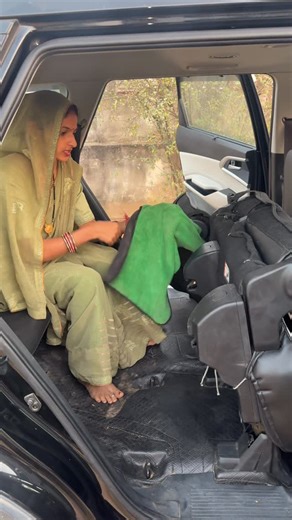 sapna meena021 on Instagram: "किस्मत फ़ुट गई मेरी तो 😎"