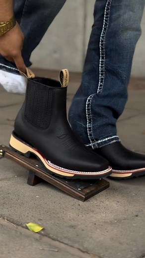 132 reactions | Where Western Meets Walkability! 鸞✨ Our Men's Short Western Boots blend a classic square toe with a flexible sports sole. Get rugged style that feels light on your feet all day long. ✅ | Maydive.com | Facebook