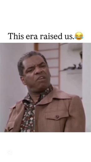 The 90s on Instagram: "Boomerang - (1992 film) Follow @drivingtothe90s if you felt this 🔁 Get Your Favorite Nostalgia Essentials Link In Bio 🔗 Boomerang is a 1992 American romantic comedy film directed by Reginald Hudlin. The film stars Eddie Murphy as Marcus Graham, a hotshot advertising executive who also happens to be an insatiable womanizer and male chauvinist. When he meets his new boss, Jacqueline Broyer (Robin Givens), Marcus discovers that she is essentially a female version of himself