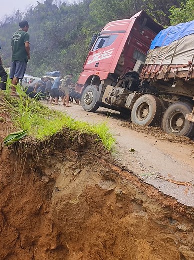 How to Pull a Stuck Truck Up a Muddy Slope