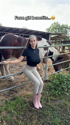 Hailey Brown 🌸 on Instagram: "Would you date a farm girl? 😌 #farmgirl #cowgirl #18"