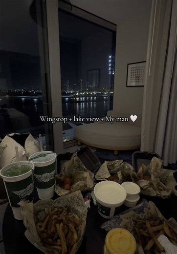 Wingstop Dining with a Lake View in Chicago