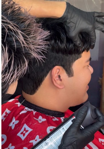 ✂️ ใครหาร้านตัดผมดี ๆ ในเชียงใหม่ แนะนำร้านนี้ @SLThaircut แถว ช่างเคี่ยน – ช้างเผือก ช่างบริการดี เป็นกันเอง ฟังลูกค้า อยากได้ทรงไหน เอาเรฟมาได้เลย ทั้ง ทรงวัยรุ่น ทรงยอดฮิต และทรงสุภาพ ตัดละเอียด ไม่เร่งงาน ได้ทรงตรงใจ 💈 มี บริการเกี่ยวกับผมครบ ทั้งเก็บทรง กันขอบ ไถเฟด มาที่เดียวจบ หล่อครบ 🔥 ใครอยากเปลี่ยนลุค หรือหาทรงที่เข้ากับตัวเอง ร้านนี้ตอบโจทย์ 😎 📲 จองคิวได้เลย สะดวก ไม่ต้องรอนาน 📍 SLT Hair Cutz แถวช่างเคี่ยน 🕐 11:30 – 21:00 📞 087-547-0462 #ร้านตัดผมเชียงใหม่ #เชียงใหม่ #ทรงผมผู้ช