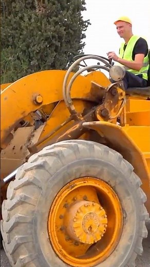 Forklift deadlocked — what happens next?! 😱 #excavator #shorts
