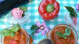 Przepis - Lutenica - macedoński przysmak przepis - Gotujmy.pl