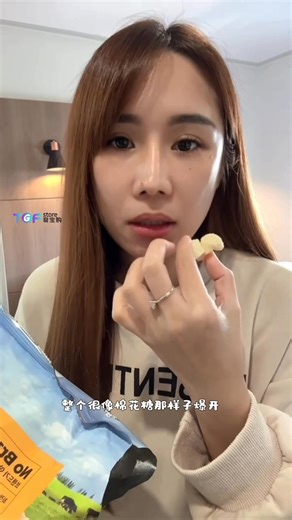 5-15/11 TGF韩国连线代购4.0🇰🇷 这是我每一次来韩国，都会大囤货的❣️巨巨巨好吃😋 它是韩国No Brand品牌的一款戈尔贡佐拉奶酪味软玉米😋 它不是普通玉米条，是裹满戈尔贡佐拉蓝纹奶酪的软fufu版本的玉米条‼️ 口感是：入口先咸后香，奶酪味浓到上头，却一点不腻,好像云朵空气般去到嘴里瞬间就化开啦 K029 芝士玉米卷 RM15 K029 ？ #TGFStore #韩国代购 #芝士玉米卷 | Tammy on9 Store