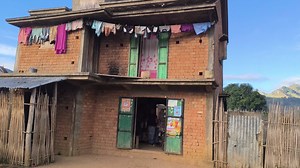 Kaominina ambanivohitra Antanandava, ao amin'ny Faritra Alaotra-Mangoro. Kaominina farany andrefana amin'ny faritanin'i Toamasina izy, ary mifanila amin'i kaominin'i Mantasoa. Ny Tarika Bakomanga (dimy na enina taona lasa izay) sy izaho Francis Turbo no mba hany mpanakanto nanao fampisehoana tao. Tongotra baffle no tongotra micro (tsy dia ratsy ny feo navoakan'ny "sono" an !). Tsy maintsy niainana ny zava-misy. Efa zatra ady koa ny aty e ! Ampahafirin"ny efa nanaovana io ! Araho ny fiainan'amban