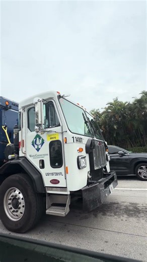 Peterbilt 520 waste Connection Horn!