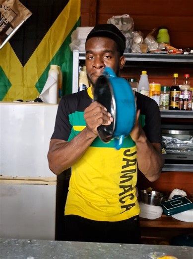 Ened the customers lord! . . . #suriname #suriname🇸🇷 #surinametiktokers #fypシ