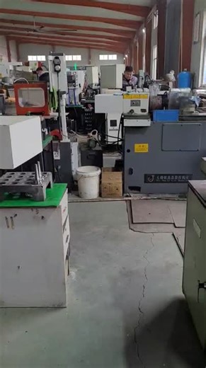 slim fit collet chuck 1. Structural Design Features Self-Locking Mechanism: Utilizes threaded or wedge-shaped structures to generate clamping force from the rear, eliminating the need for… | 张曼