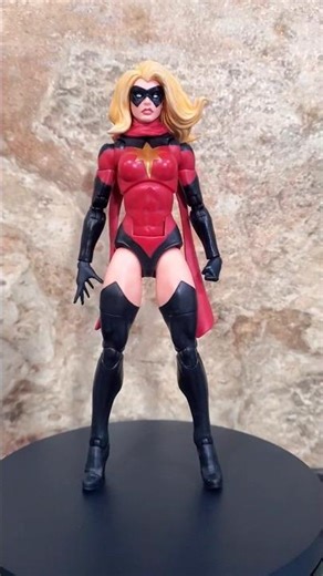 Warbird (Karla Sofen) - Marvel Legends...